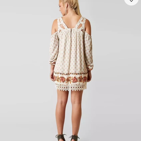 Coco & Jamieson Cold Shoulder Bohemian Cream Dress with Floral Accents large HH - Picture 2 of 5